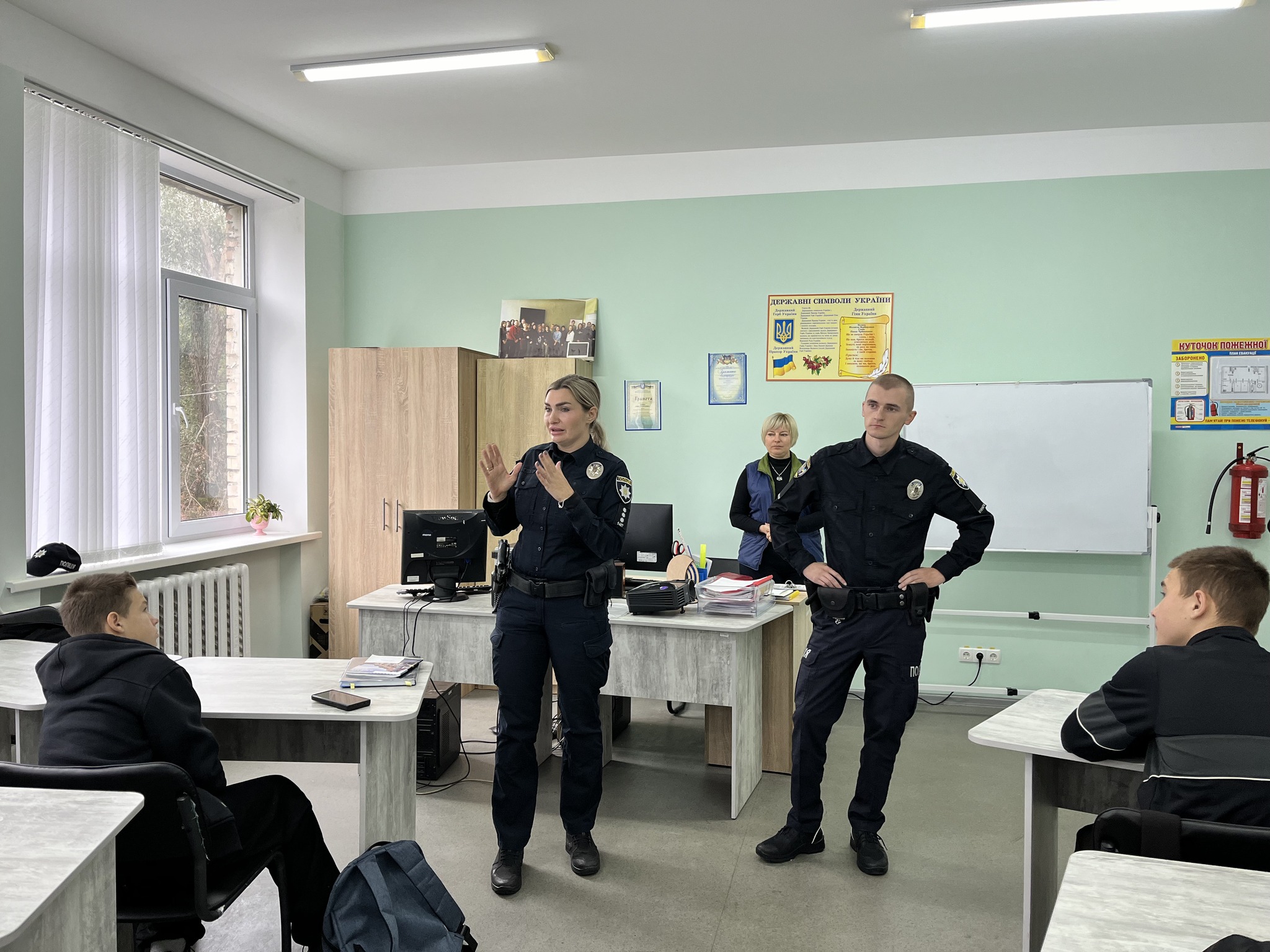 "Адміністративна та кримінальна відповідальність неповнолітніх"